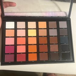 Crown Eyeshadow Pallet 