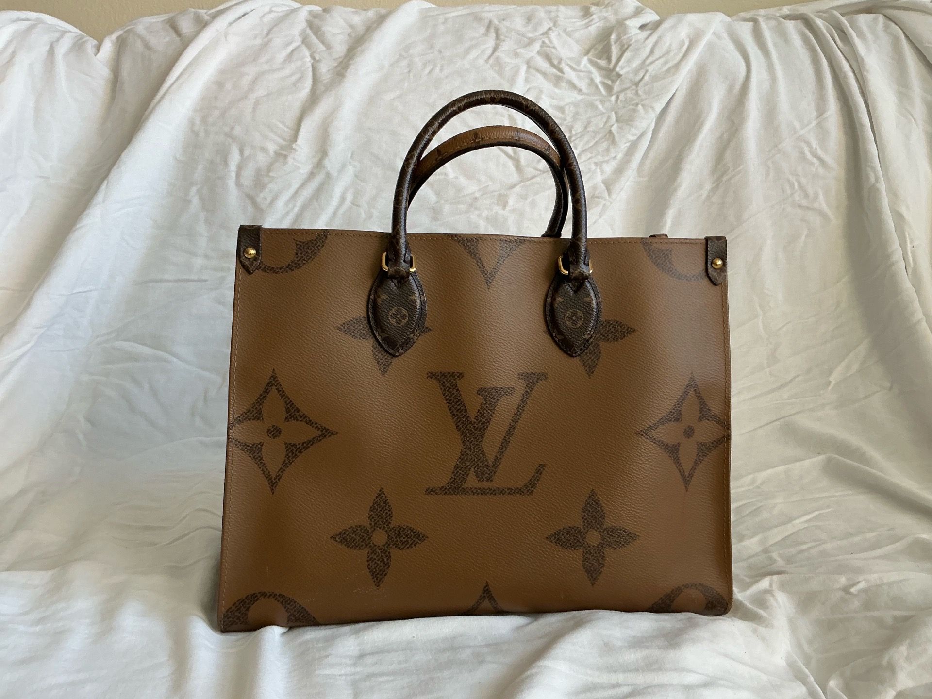 Louis Vuitton OnTheGo MM Bag