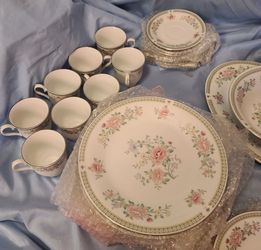 International Porcelain China set Gardenia #1560 for 8