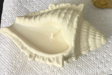 Seashell scented candle
