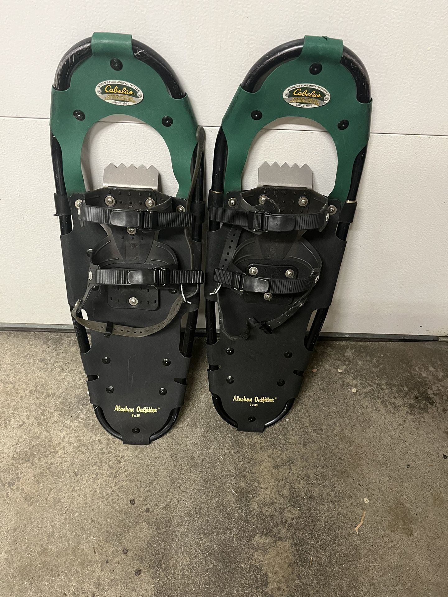 Cabela’s Alaskan Outfitter 9x30 Snowshoes 