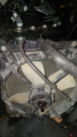 Radiator and fan for a Honda Civic 9295