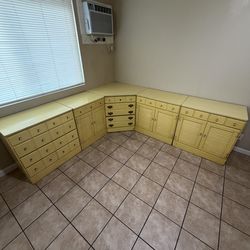 ETHAN ALLEN KITCHEN CUPBOARDS