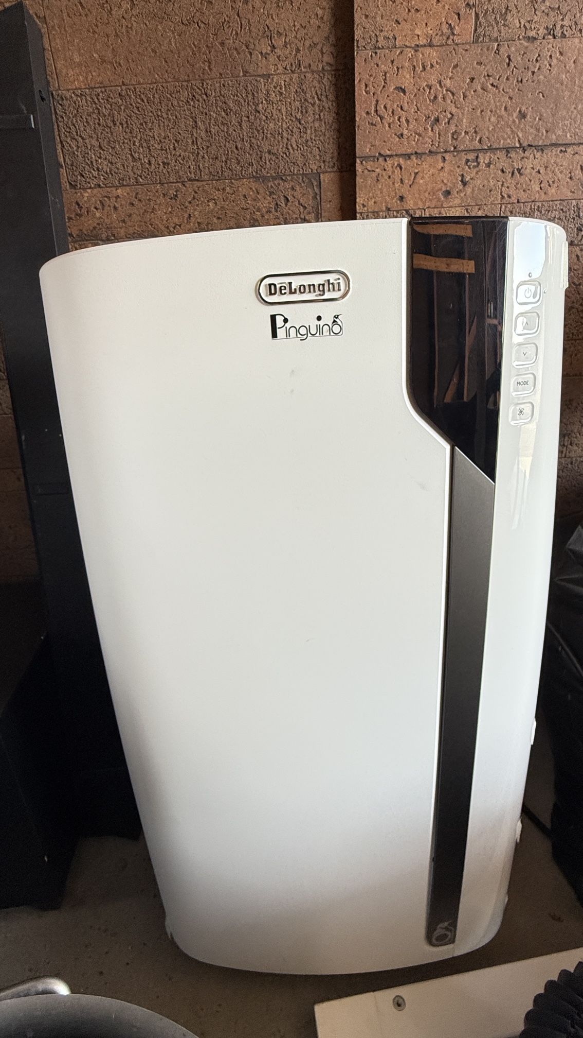 De'Longhi Portable Air Conditioner, Dehumidifier, Fan, Quiet Noise 14,000 BTU