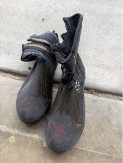 Diving boots, size 9. Free.