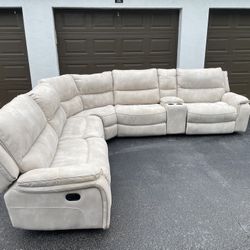 Sofa/Couch Sectional - PROFESSIONALLY CLEANED - Recliners - Beige - Delivery Available 🚛