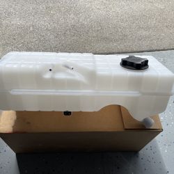 Coolant Tank For Vnl Volvo 2004-2007