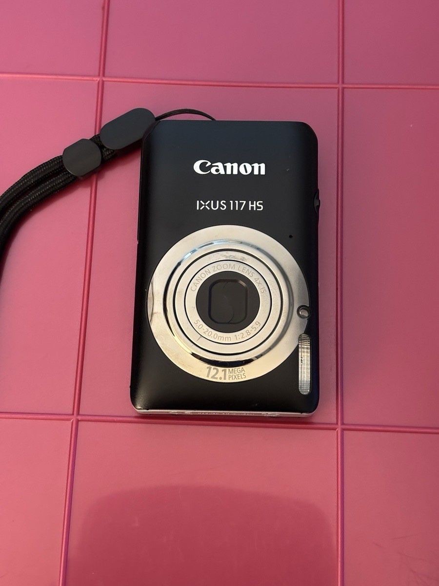 Canon IXUS 117-ELPH 100-12.1 MP Digital Camera-SD Card-Charger & Case-Tested Exc