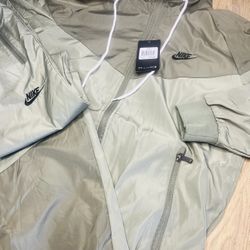 NIKE WINDBREAKER TRACKSUIT