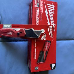 Milwaukee M12 Cordless 3/8” Ratchet - BRAND NEW - PLUS Compact Folding Knife 