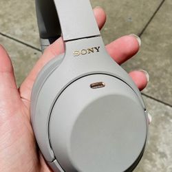 Open Box Sony XM4s