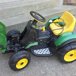 Kids John Deere ride on tracker
