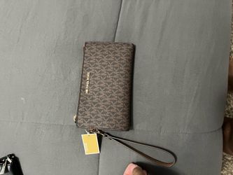 Michael Kors wristlet (new)