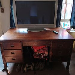 Old School Office Desk Need Gone Asap!