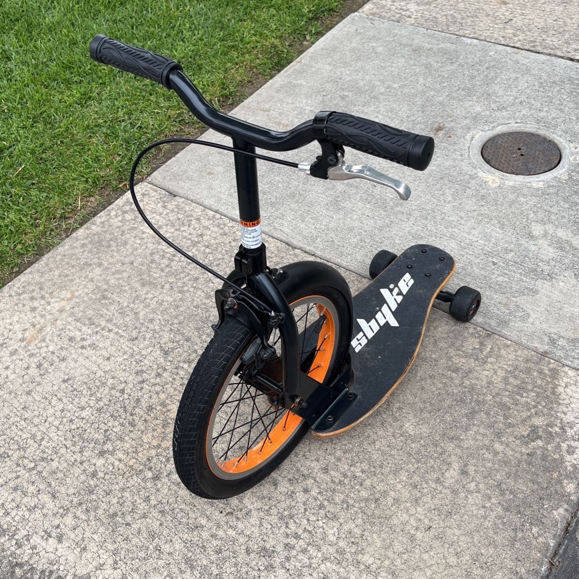 Bike scooter skateboard sbyke skateboard bike Sbyke is a mash-up of a bike, a scooter and a skateboard