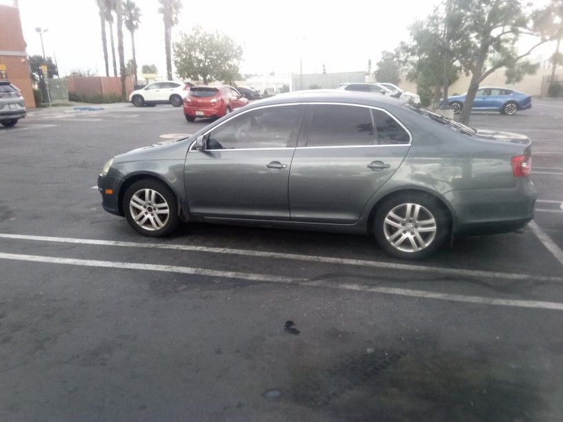 Hi I'm Sale In My 2007jatta Runs Good Just Need Oil Change Tags good.Askin For $4000  