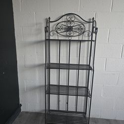 metal baker's rack, baker's shelf or a folding baker's rack