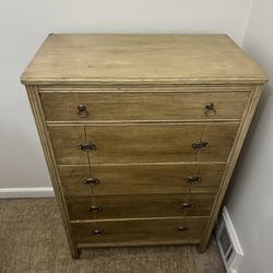 Antique Chest of Drawers / Vintage Dresser