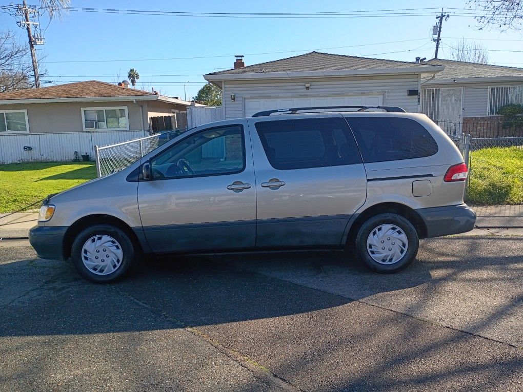 2001 Toyota Sienna