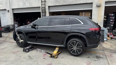 EQS Mercedes wheels new tires 21