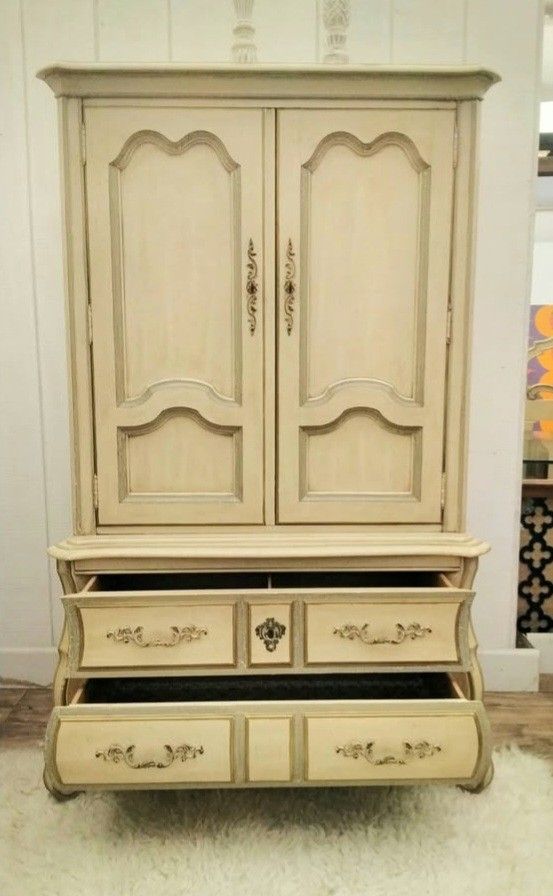 Stunning French Oak Bedroom Wardrobe Dresser, Armoire, Free Delivery