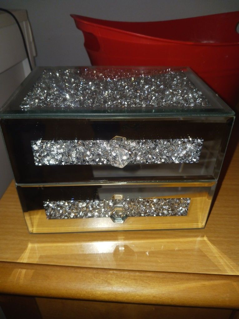 NEW GLASS MIRRORED JEWERLEY ETC BOX 2 DRAWS 10 FINAL PRICEOTHER 1 IS NEW TO