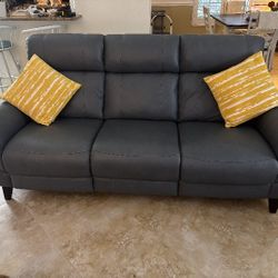 Less than 3 Months Old Rooms To Go dual Electric Reclining Couch 