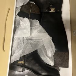 Micheal Kors Kincaid Boots 