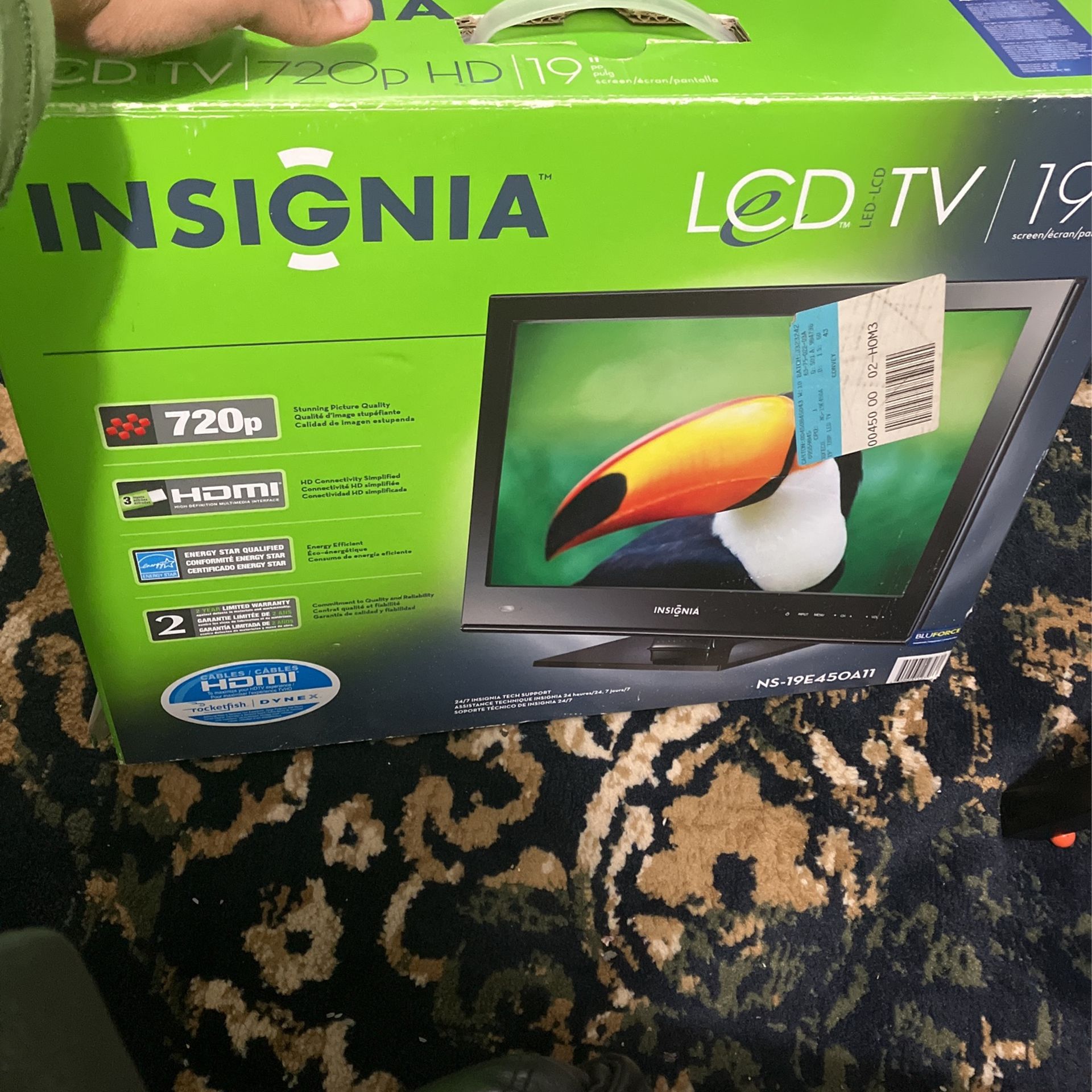INSIGNIA LCD TV 720p HD 19 “ TV
