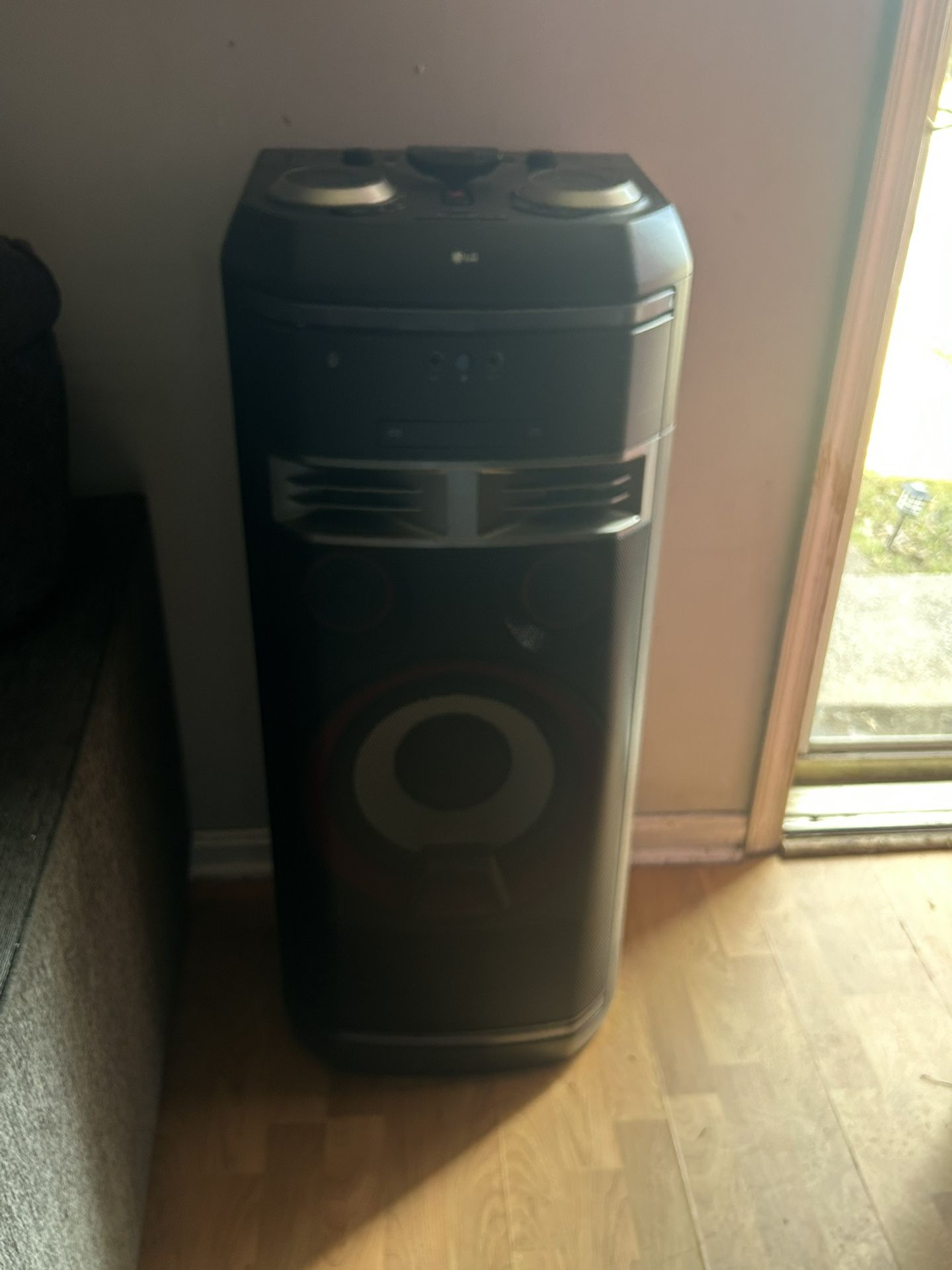 LG Ok99 XBOOM Wireless Party Spiderman