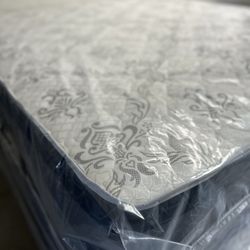 QUEEN SIZE MATTRESS AND BOXSPRING 