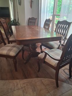 Solid Oak Dining extendable Table