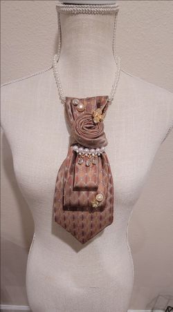 Woman custom necktie