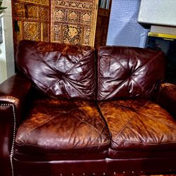 🩷FREE PICKUP Genuine Leather Couch No Tear Or Rips🩷