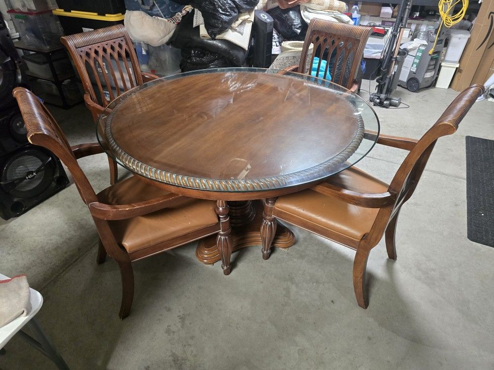Dining Table and 4 chairs 