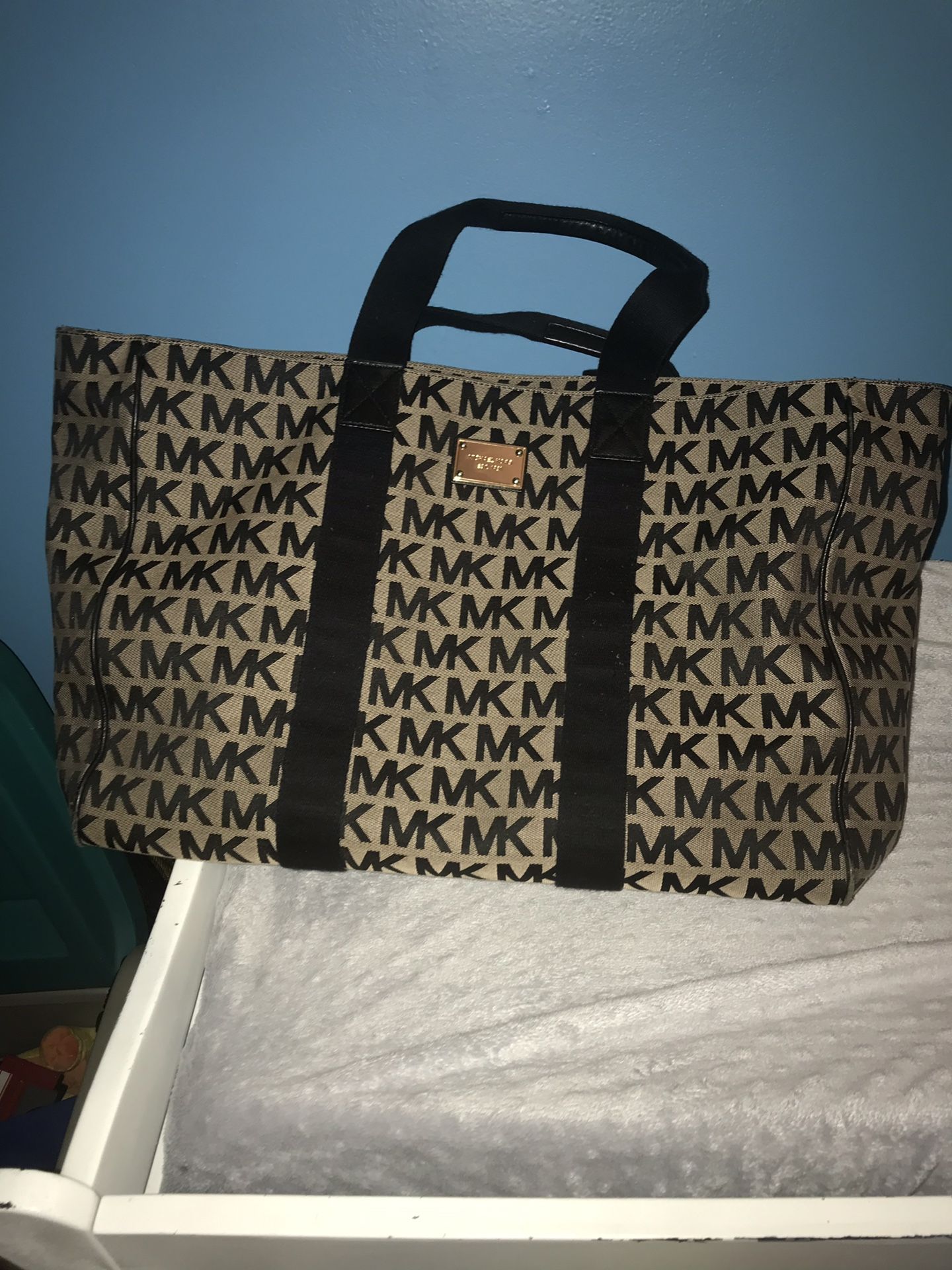 Authentic Michael kors travel bag or purse oh can big use for diaper bag