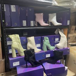 More than 90 pair of boots .. diferent sizes7- 8 -9 - 10 -11 $75 for all