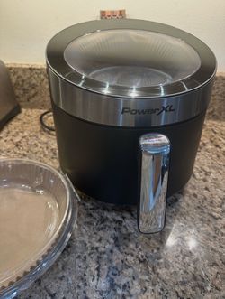 Like New Power XL Extra Large Air Fryer (retails $130) With a pack of cooking liners