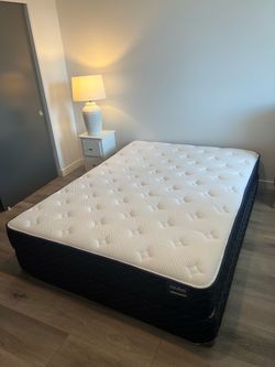 BED QUEENSIZE REVIVE SERIES 4 QUEEN MATTRESS