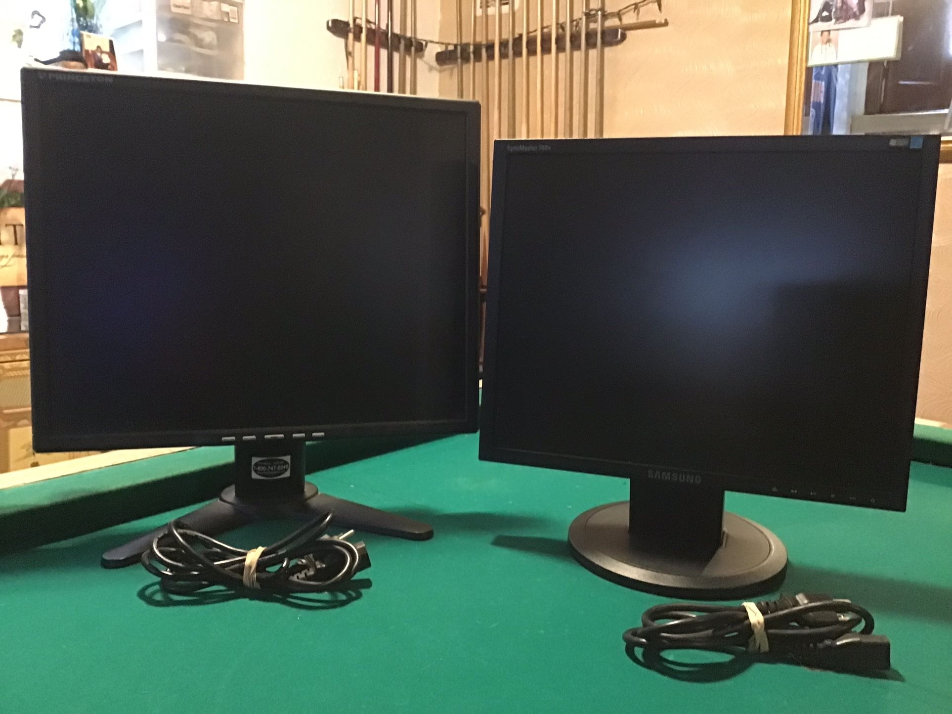 Computer Monitors-Blow Out Special Present your best offer Read Description)