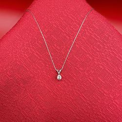 10K White Gold Diamond Pendant Necklace