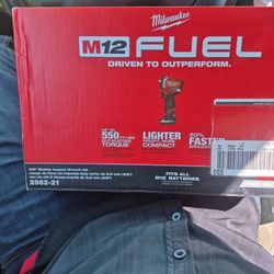 Milwaukee M12 Fuel Stubby Impact Wrench Kit 