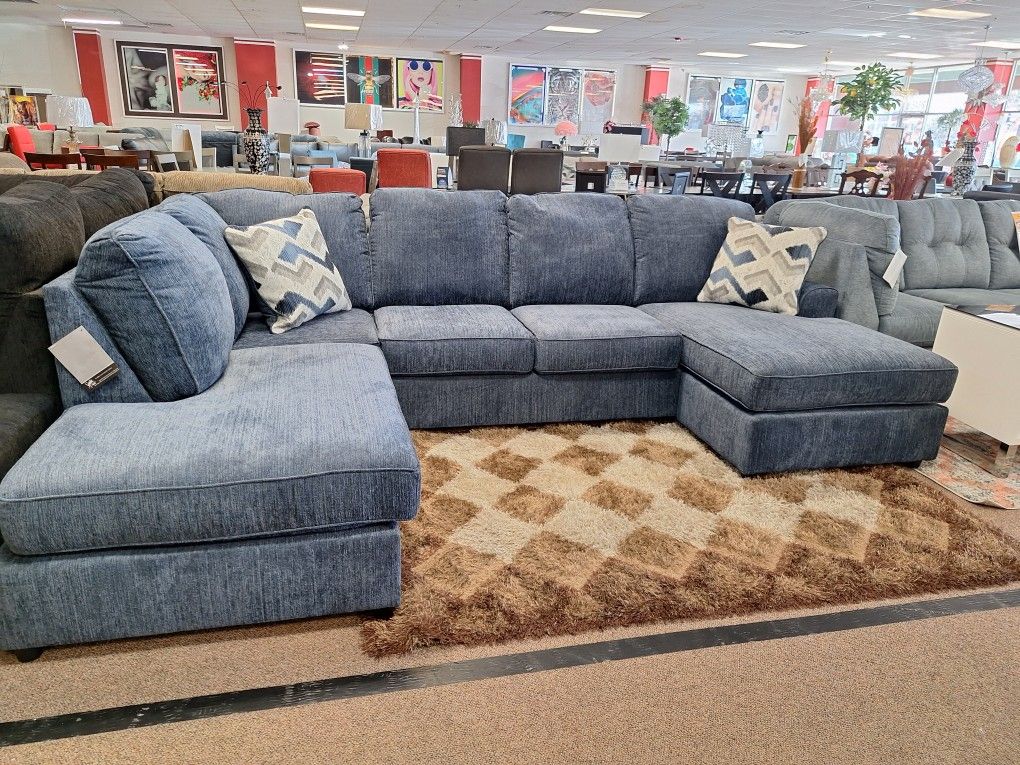 95302.... 3 Pc. Sectional