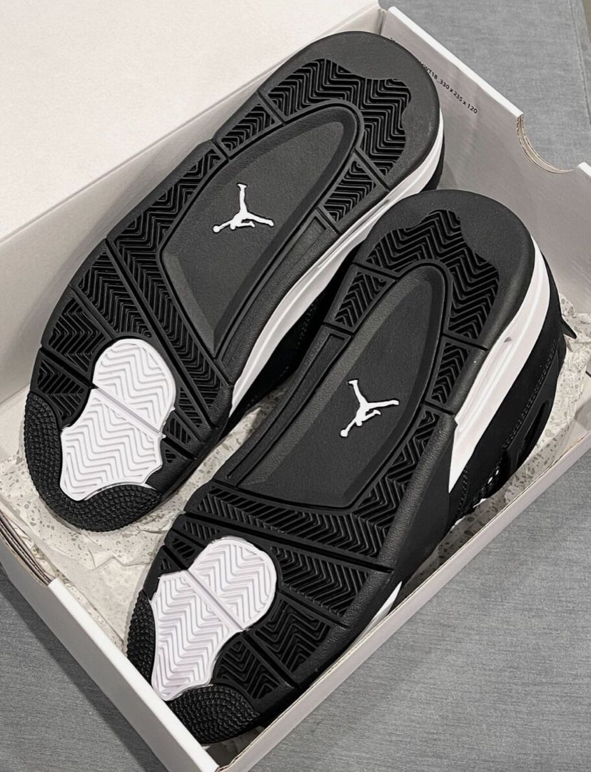 Nike Air Jordan’s “WhiteThunder”