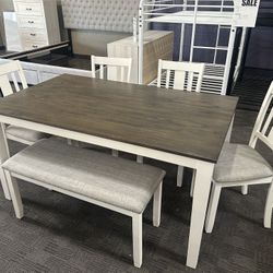 Farmhouse White And Brown Table Set 