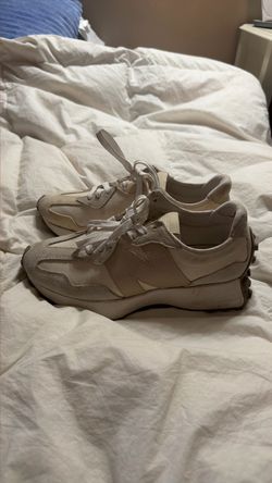 Womens New Balance 327 Sneakers Cream/Beige