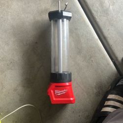 MILWAUKEE M18 Trouble Light With USB CHARGING 
