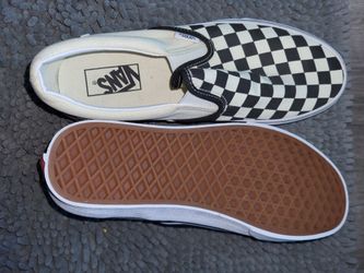 New vans, 7  1/2 Men.s, or 9 women Very lucky new, just little dusty. Looking pictures up close.