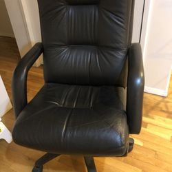 Office Leather chair, In a brand new Condition 