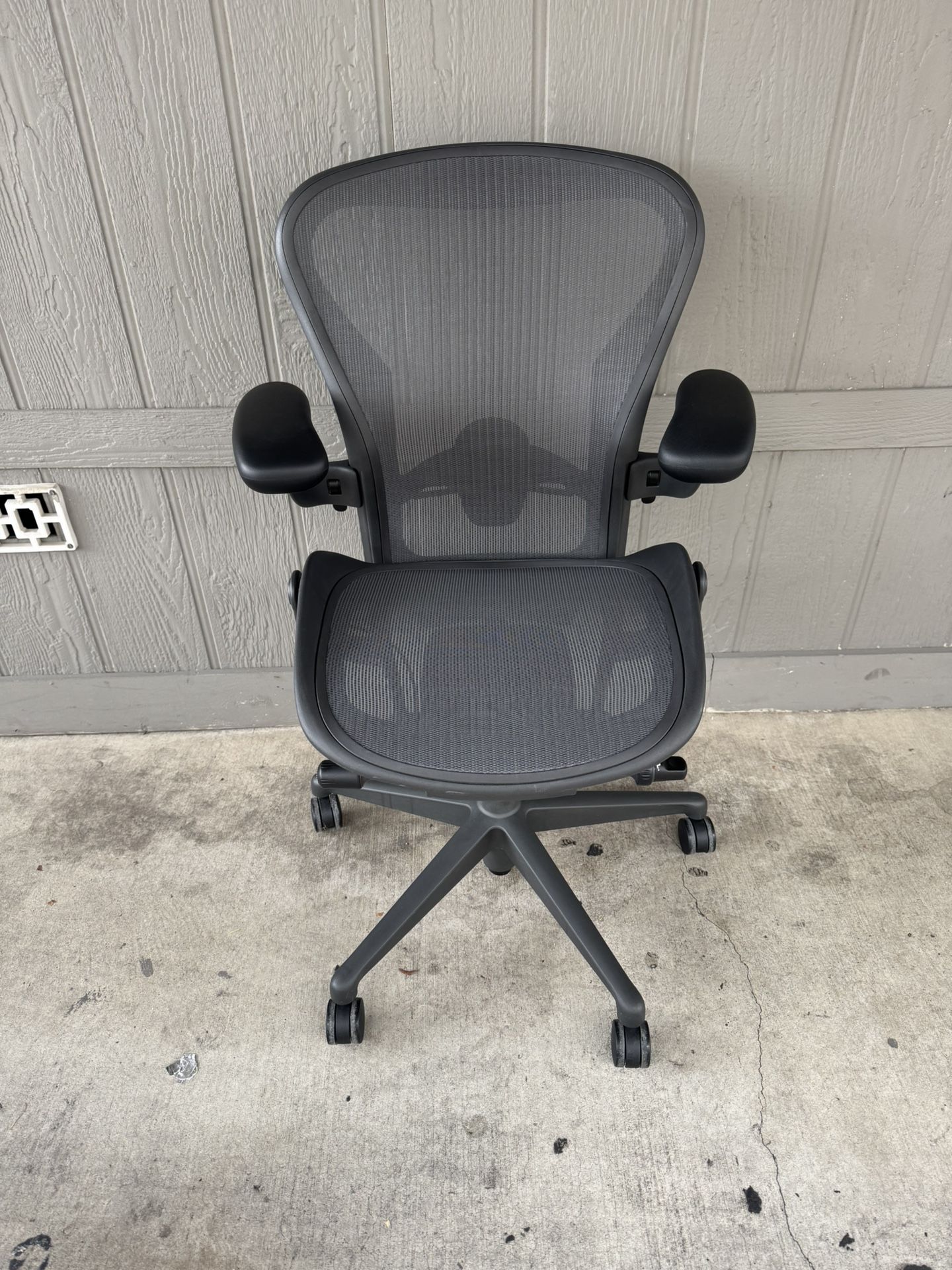 Herman Miller Aeron Chair Remastered 2.0 Size B